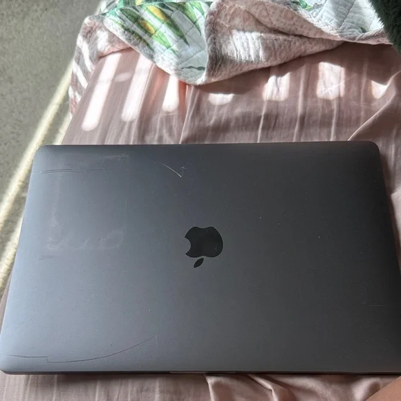 Apple MacBook Pro - Sleek Gray